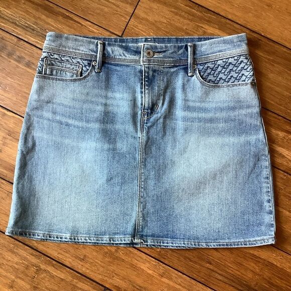 Levi’s Denim Mini Skirt - Picture 2 of 3